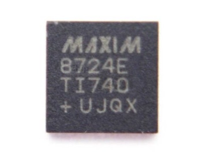 8724